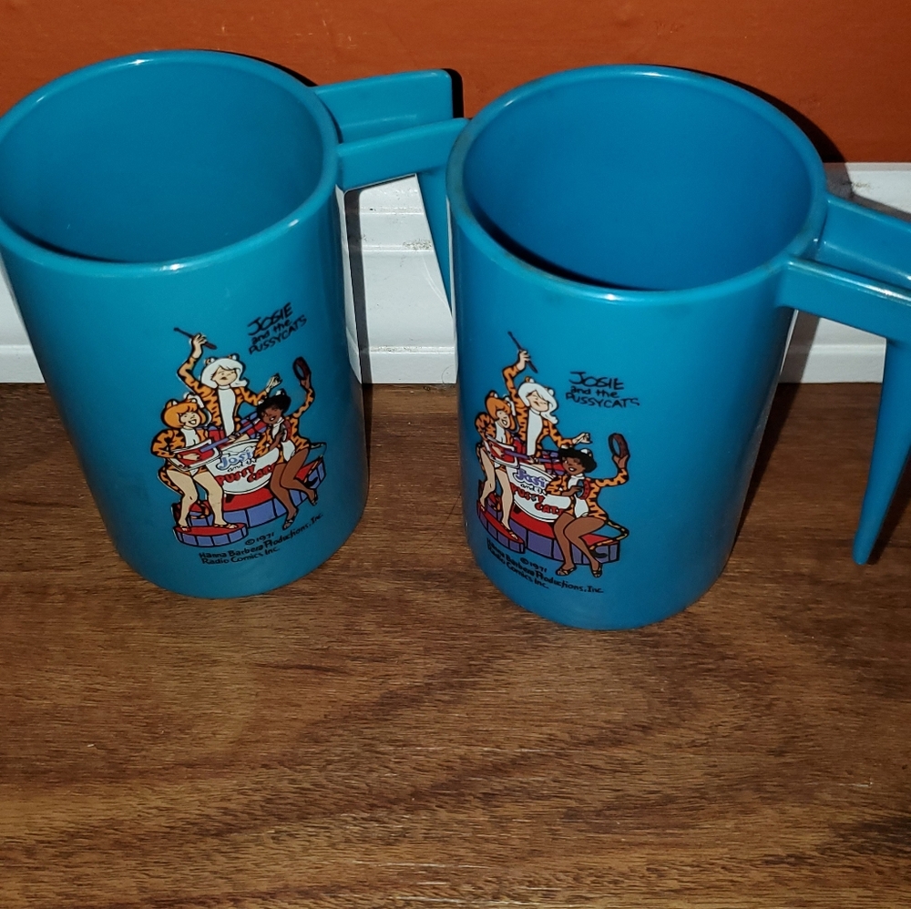 Vintage 1971 Josie and the Pussycats Cups Set